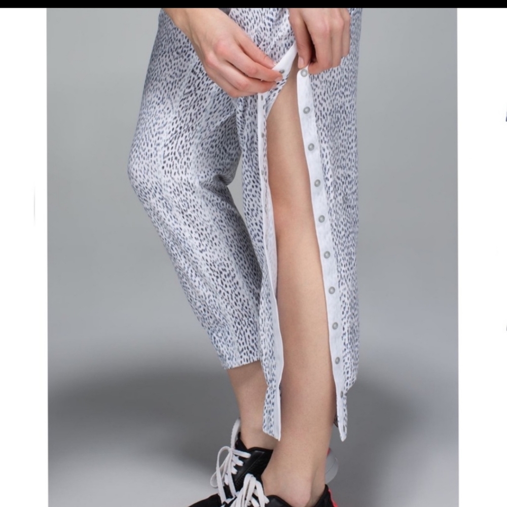 Lululemon s8 rare mint condition tearaway pant luxtreme light boyfriend
